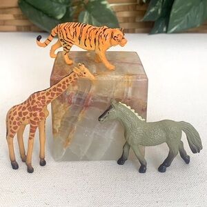 3 Zoo Wild Animals Hard Composite Plastic Toy Figures Figurine Tiger Giraffe Lot